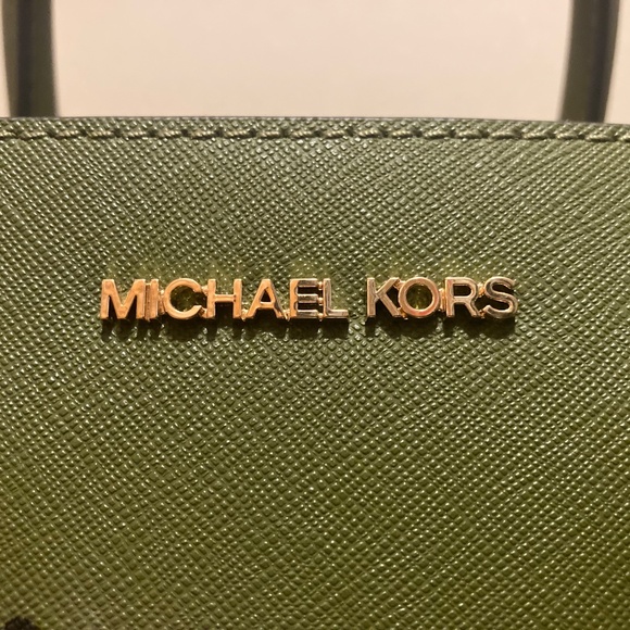 Puffer Jacket Snoopy Michael Kors Olive Handbag/Crossbody Bag - Picture 4 of 7